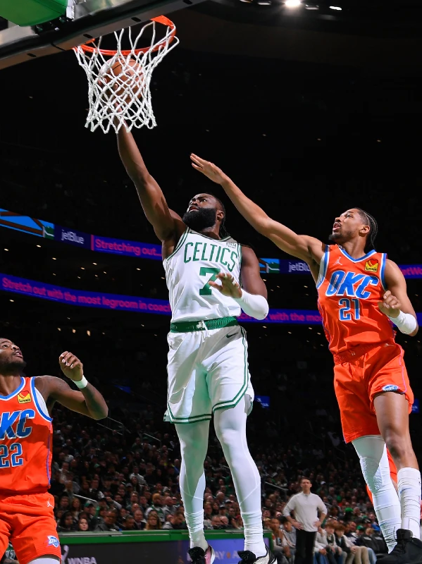  凯尔特人对公牛布泽尔23分15板 