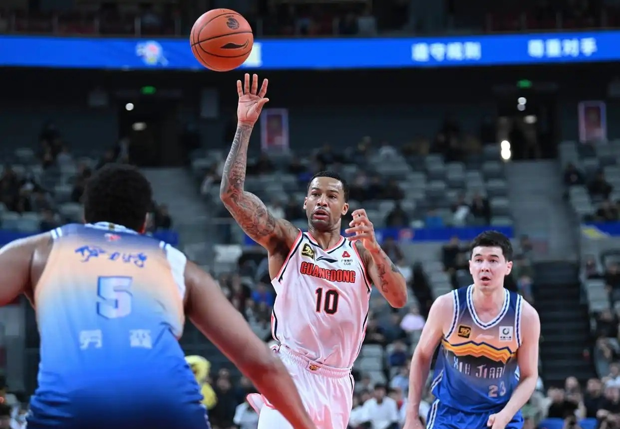 包含今夜体能课后，广东宏远状态回暖备战欧篮联，质疑声仍在，球探报告显示潜力的词条