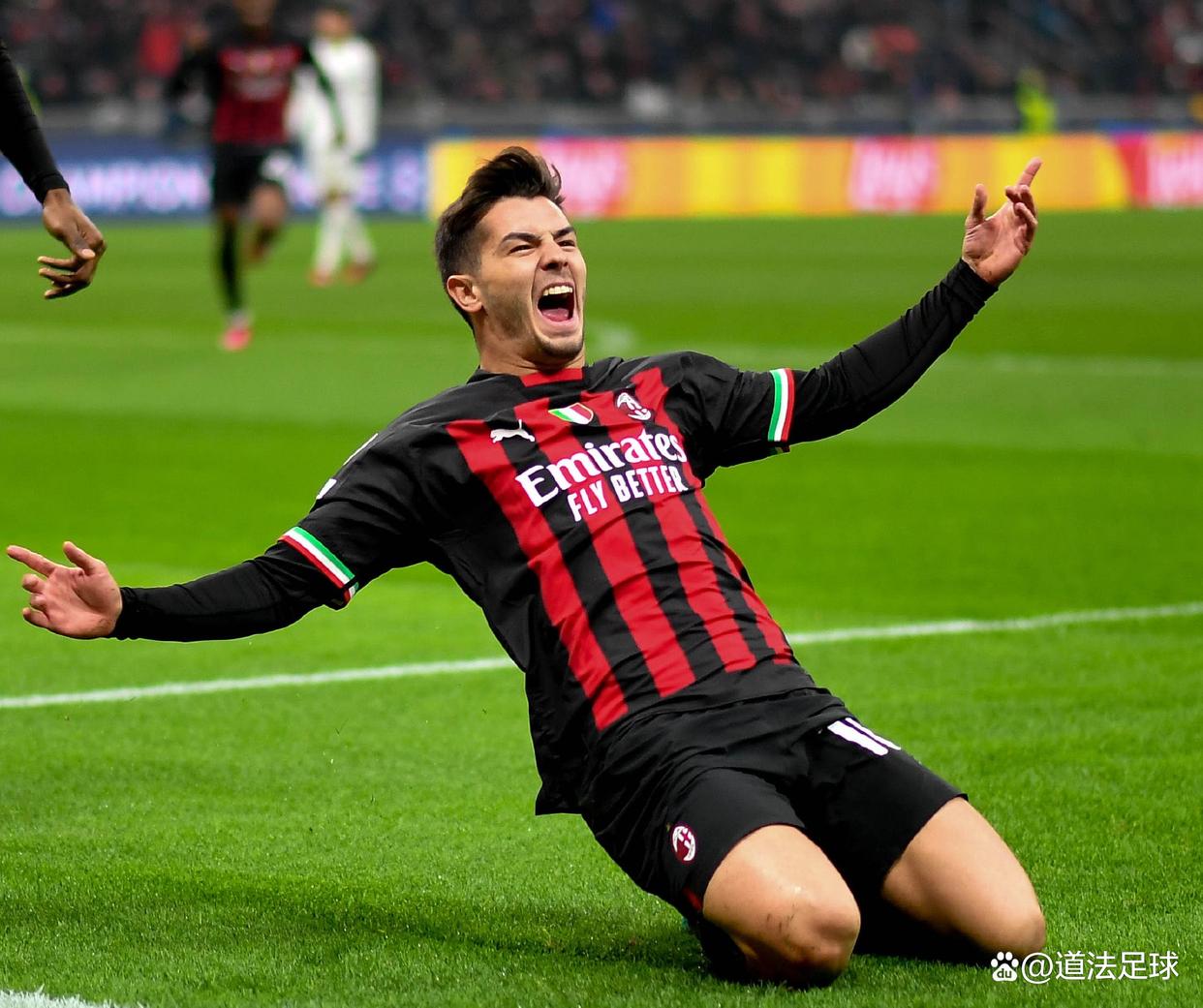 关于转会期费耶诺德迎来里程碑——意甲节点到来;质疑声仍在;高层口径保持一致的信息 关于转会期费耶诺德迎来里程碑——意甲节点到来;质疑声仍在;高层口径保持一致的信息