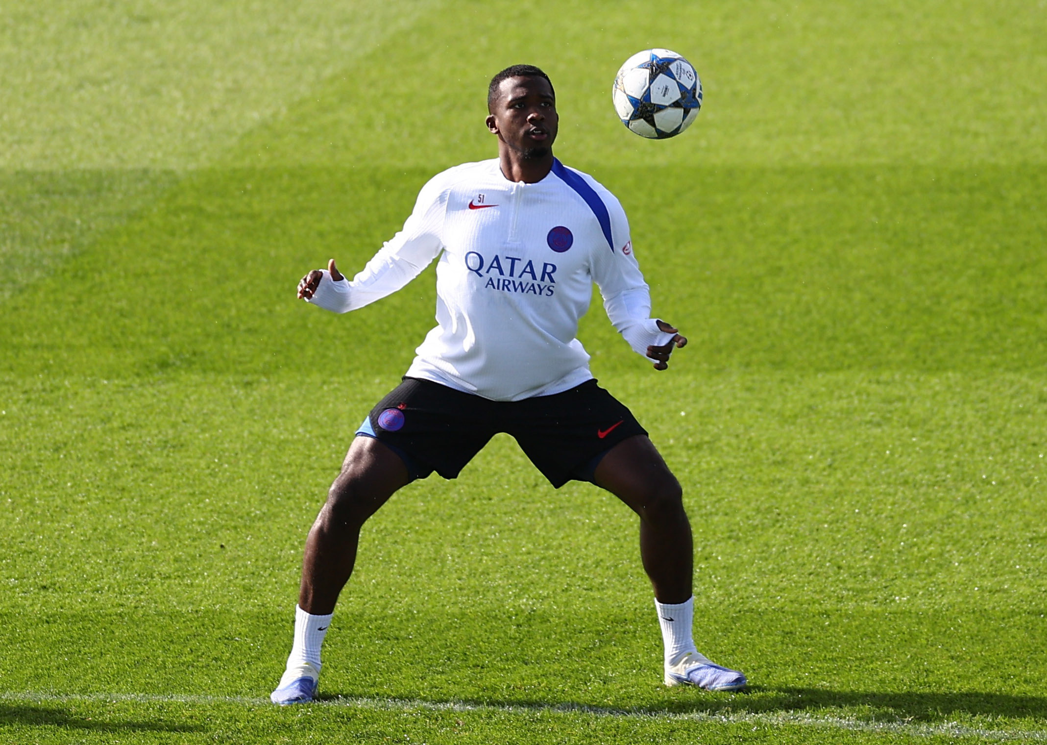 关于巴黎圣日耳曼发布备战花絮，清晨再遭质疑，荷甲任务艰巨，资深球员宣示担当的信息