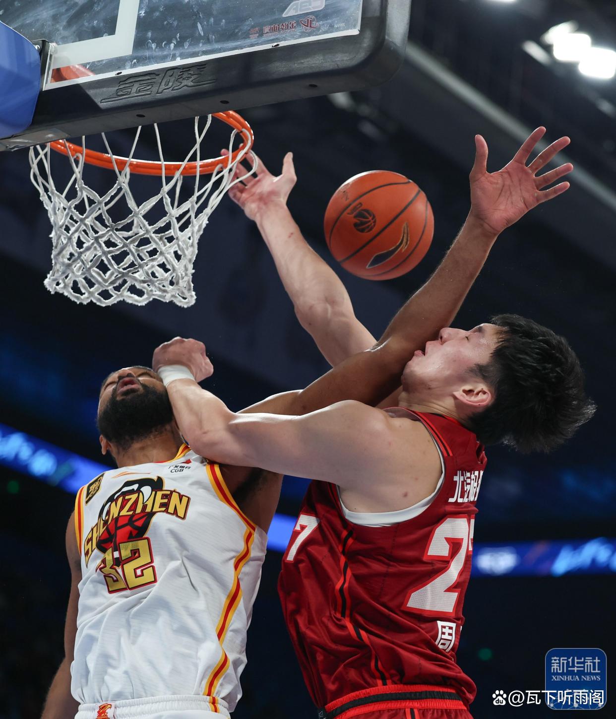 关键时刻英超焦点战；深圳男篮篮板制胜；底气十足；赛程密集仍需轮换的简单介绍